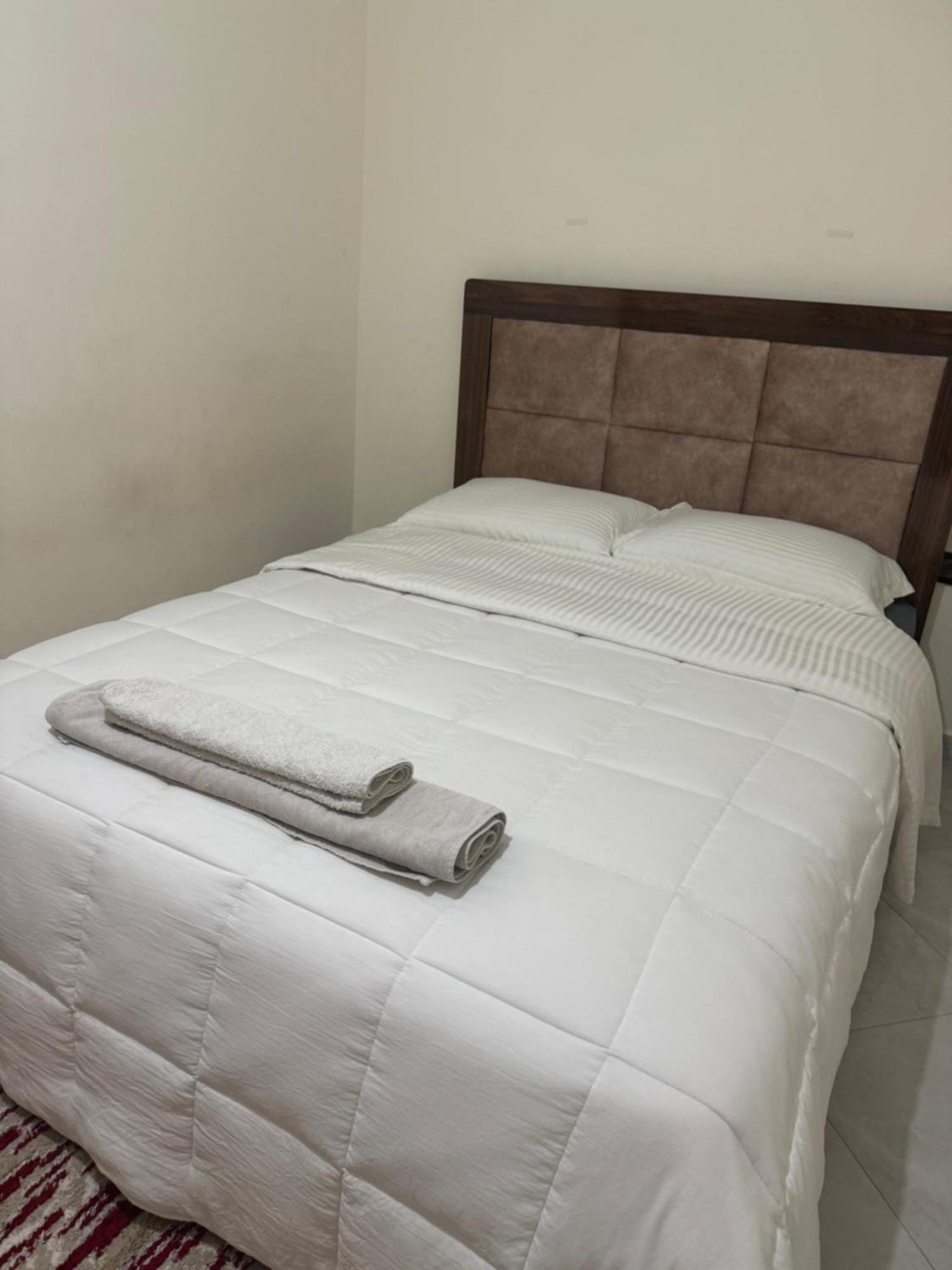 Appartement Spacieux Et Calme A Proximite De La Mer Et La Gare Agdal Rabat Ngoại thất bức ảnh
