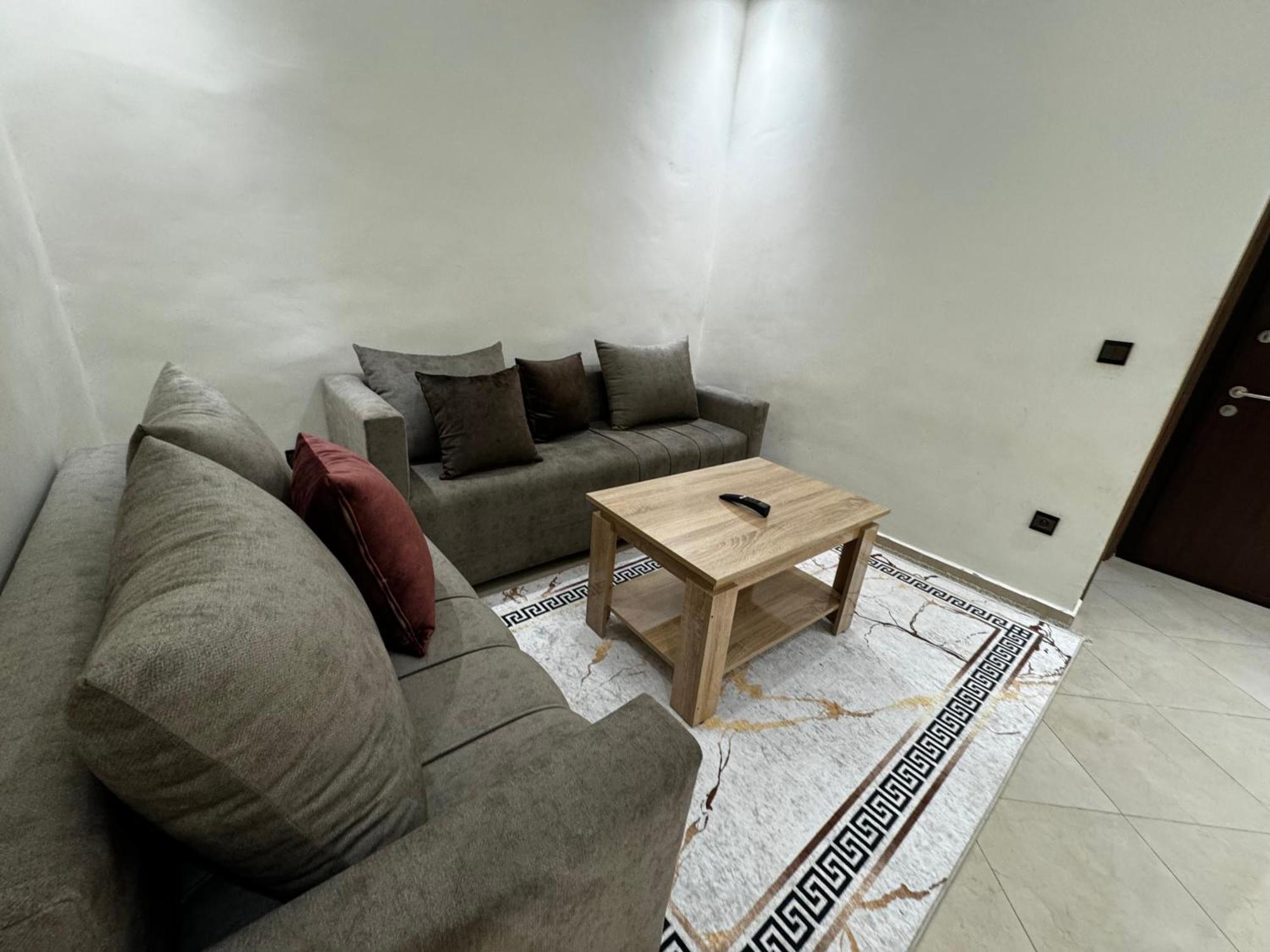 Appartement Spacieux Et Calme A Proximite De La Mer Et La Gare Agdal Rabat Ngoại thất bức ảnh